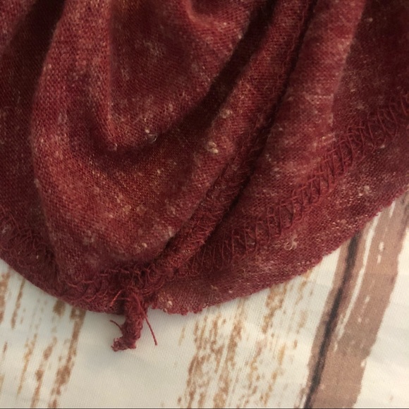 New Almost Famous Top Size Medium Heathered Wine High-Low - Picture 6 of 6